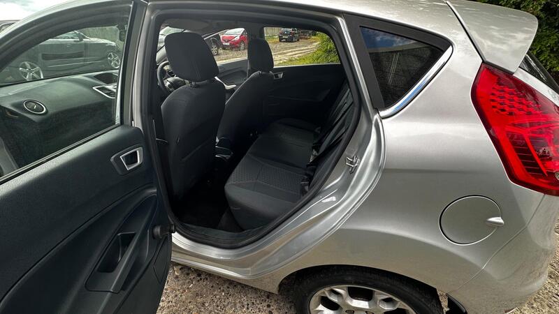2012 Ford Fiesta — photo 22