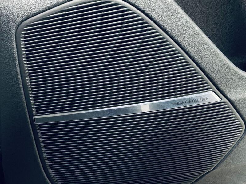 Audi Q8 view 7