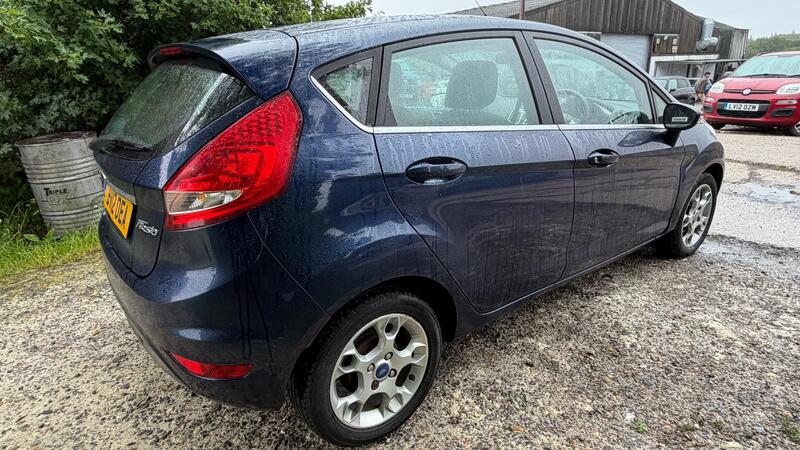 2012 Ford Fiesta — photo 7