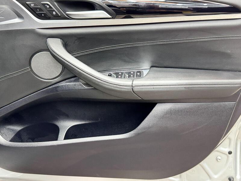 BMW X4 view 40