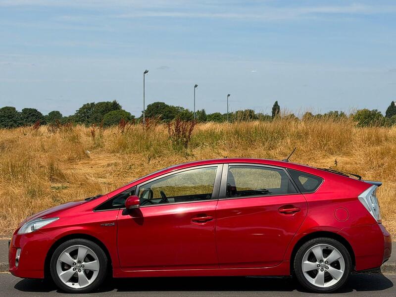 Toyota Prius view 3