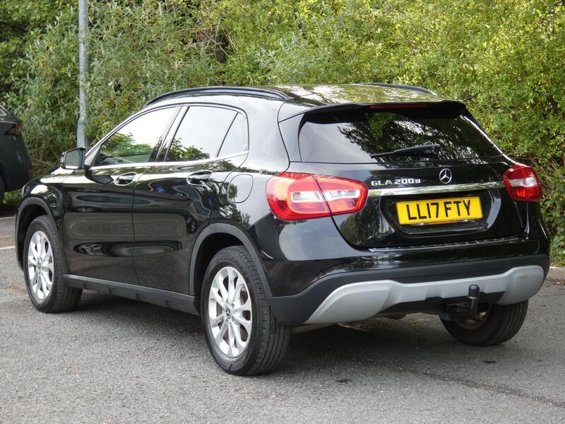 Mercedes-Benz Gla view 3