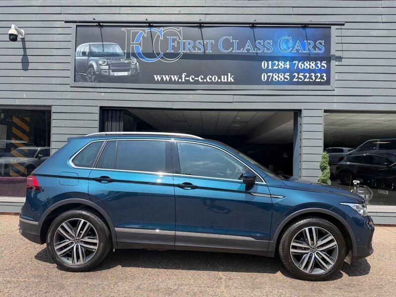 Volkswagen Tiguan view 2