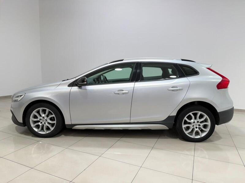 Volvo V40 Cross Country view 5