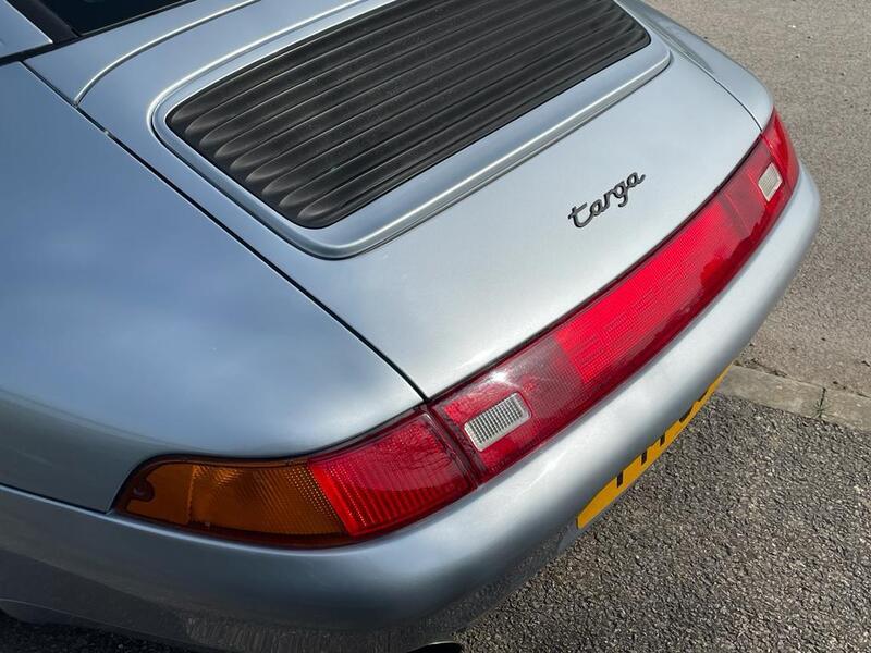 Porsche 911 view 7