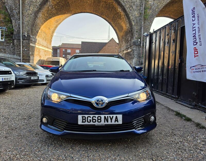 Toyota Auris 1.8 VVT-h Icon Tech CVT Euro 6 (s/s) 5dr view 2