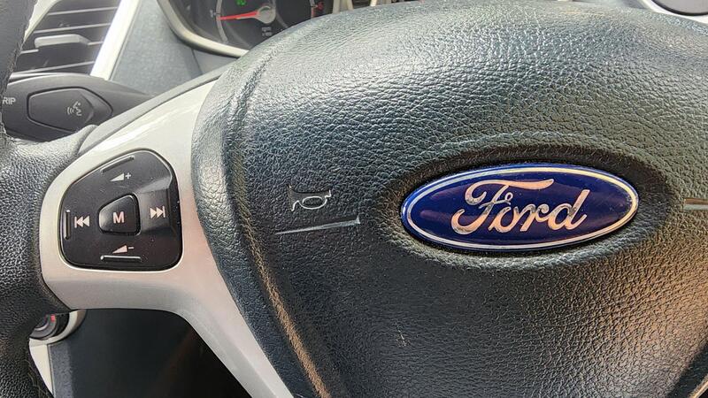 2012 Ford Fiesta — photo 27