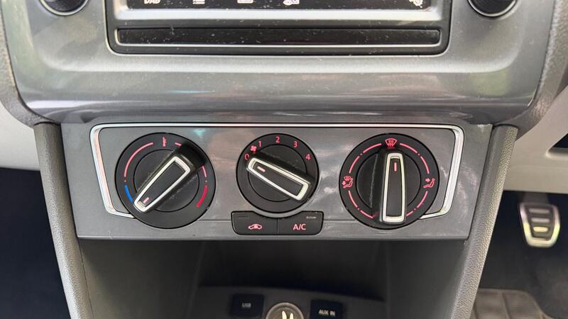 2015 Volkswagen Polo — photo 14