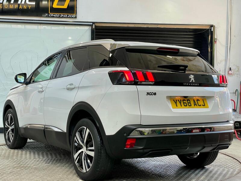 Peugeot 3008 view 4