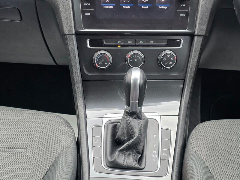 Volkswagen Golf view 3