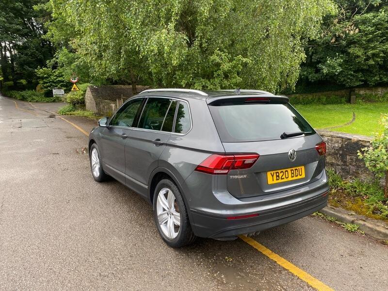Volkswagen Tiguan view 4