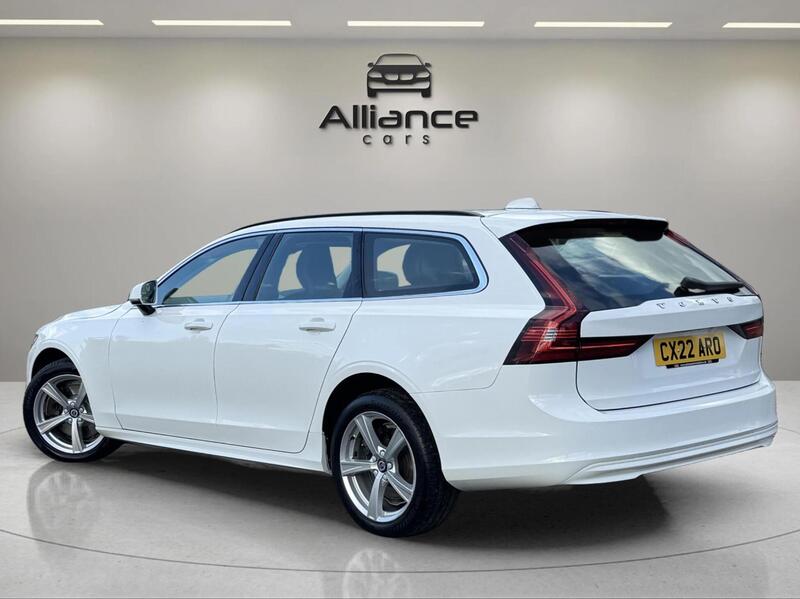 Volvo V90 view 3