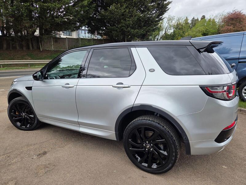 Land Rover Discovery Sport view 4