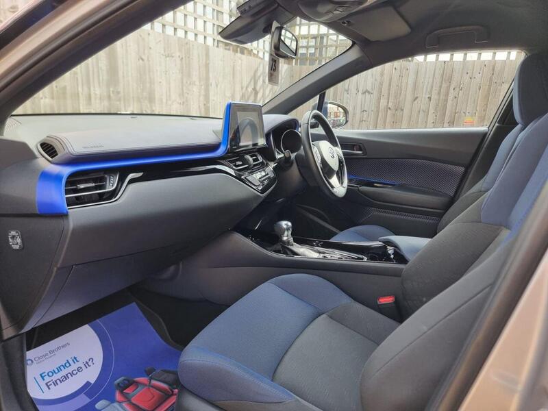 Toyota C-HR view 3