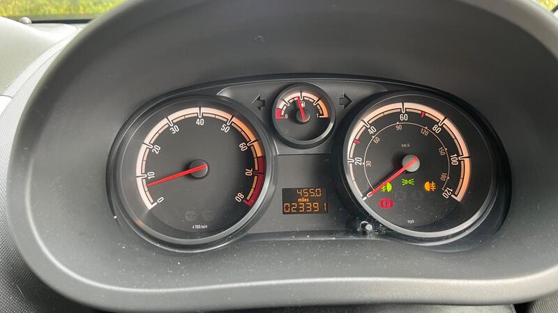 2013 Vauxhall Corsa — photo 31