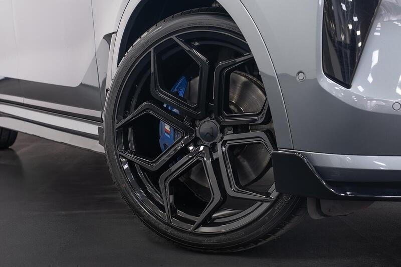 BMW X7 view 4