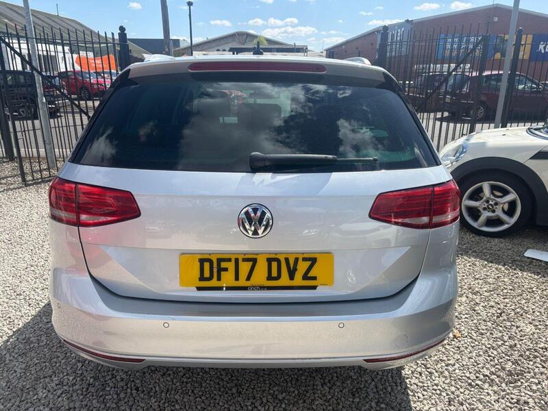 Volkswagen Passat view 5