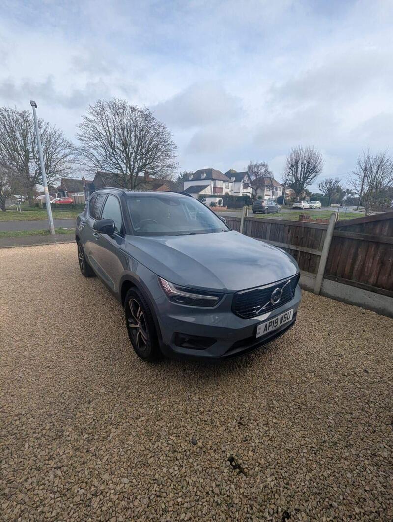 Volvo XC40 — photo 1