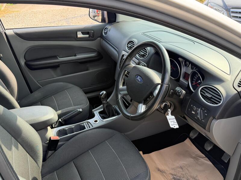 Ford Focus view 2