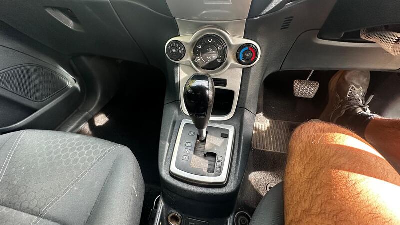 2012 Ford Fiesta — photo 16
