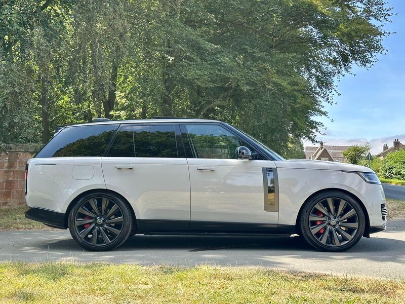 Land Rover Range Rover view 3