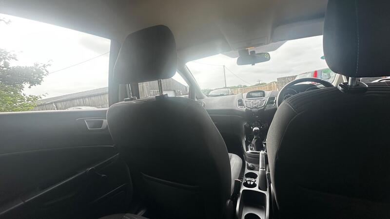 2016 Ford Fiesta — photo 8