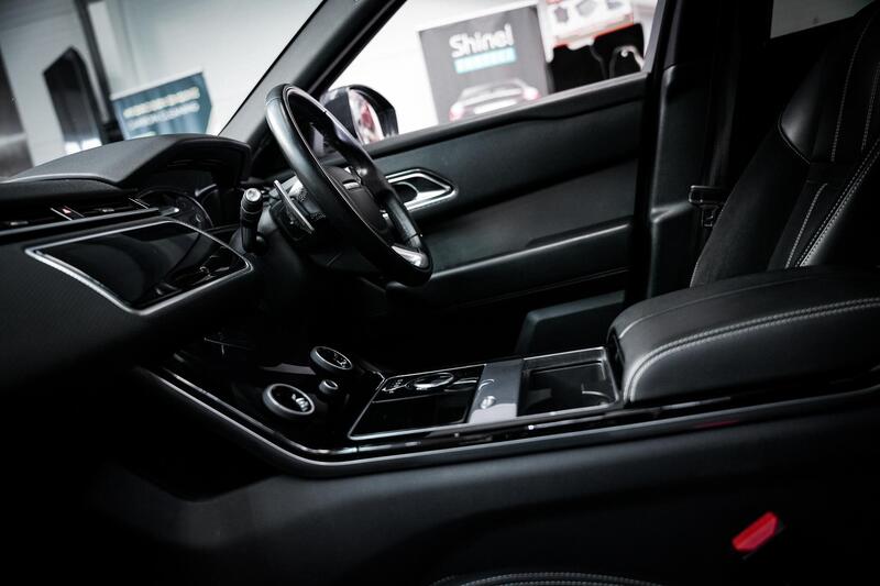 Land Rover Range Rover Velar view 3