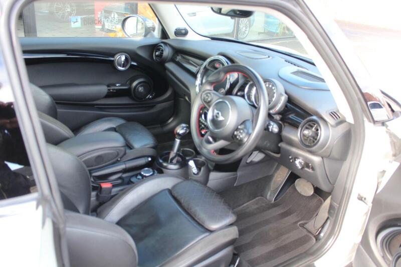 Mini Cooper view 3