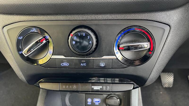 2017 Hyundai i20 — photo 35