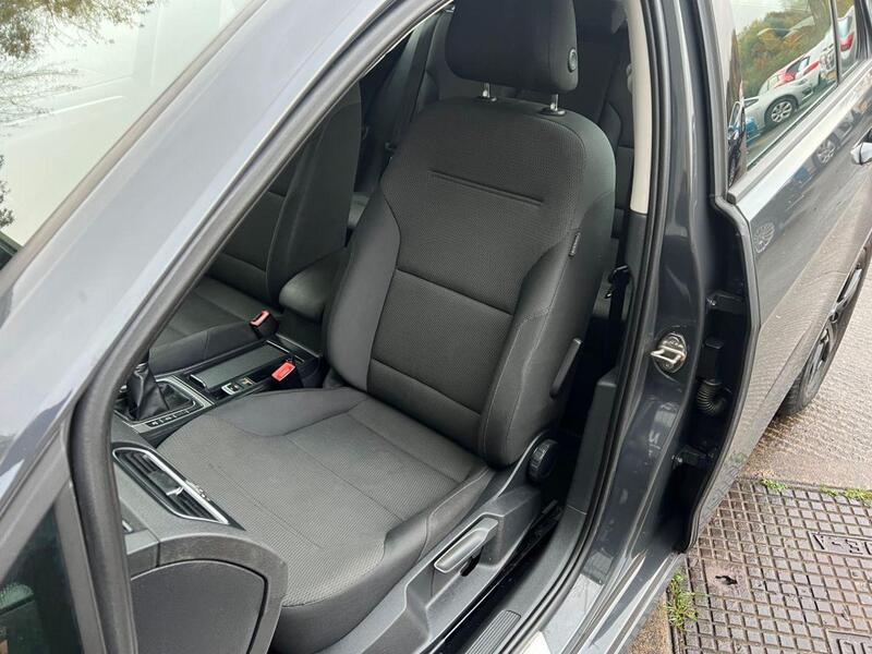 Volkswagen Golf view 19