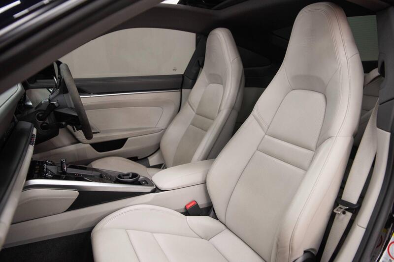 Porsche 911 view 3