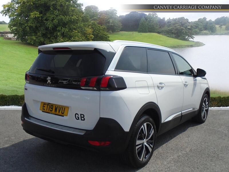 Peugeot 5008 view 3