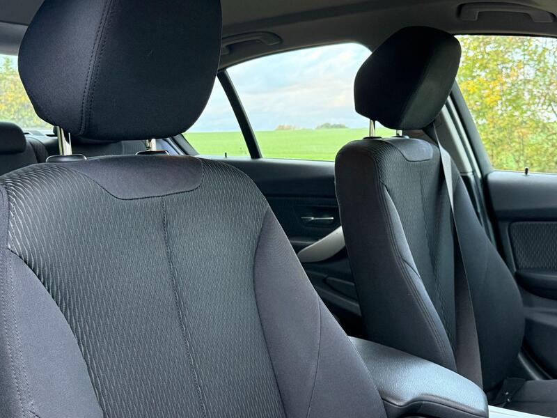 BMW 3 Series view 18