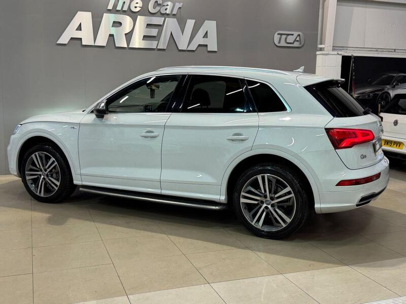 Audi Q5 view 4
