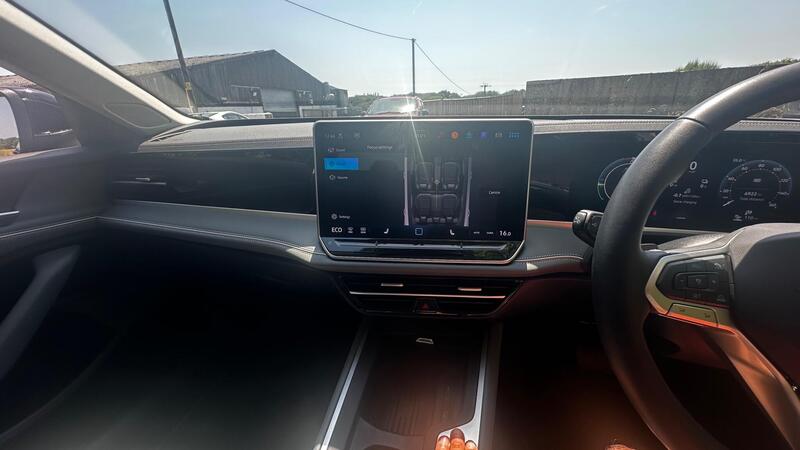 2025 Volkswagen Passat — photo 9