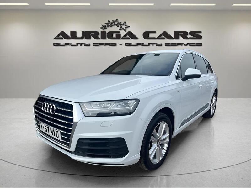 Audi Q7 view 4