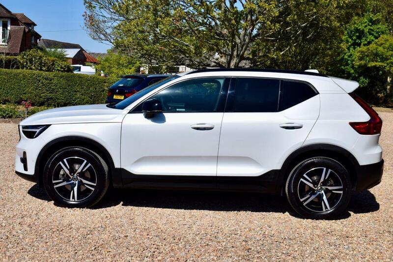Volvo XC40 view 4