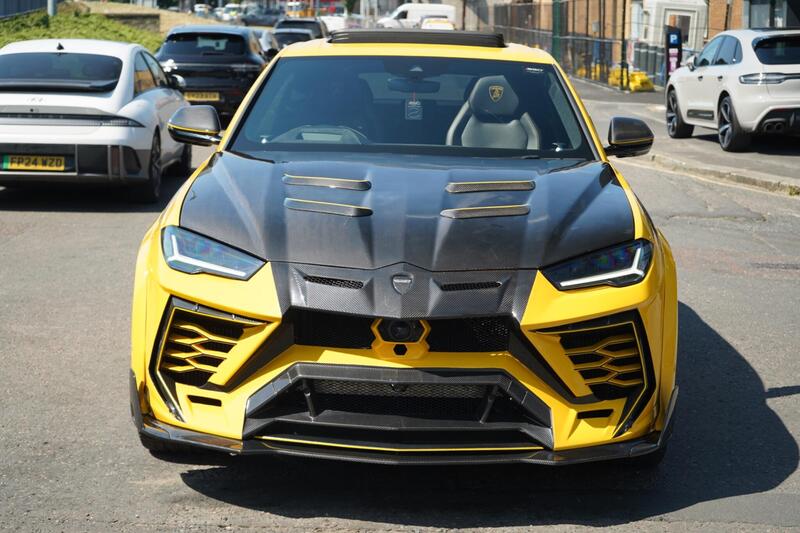 Lamborghini Urus view 6