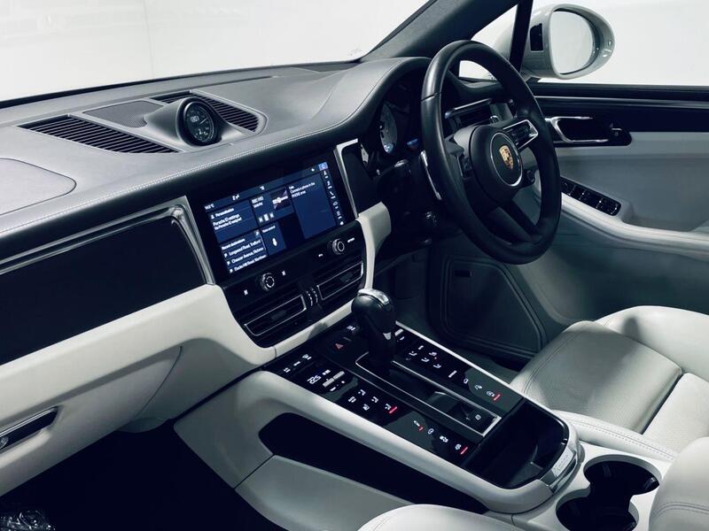 Porsche Macan view 6