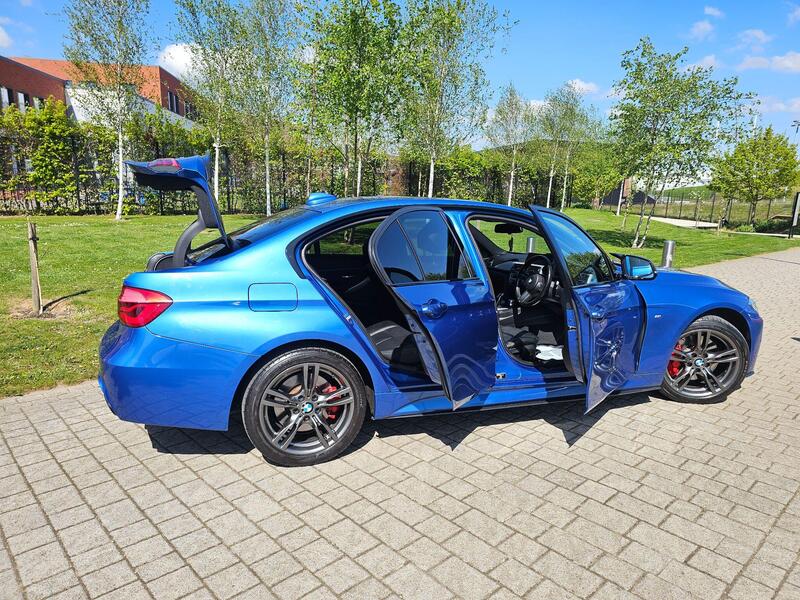 BMW 3 Series view 4