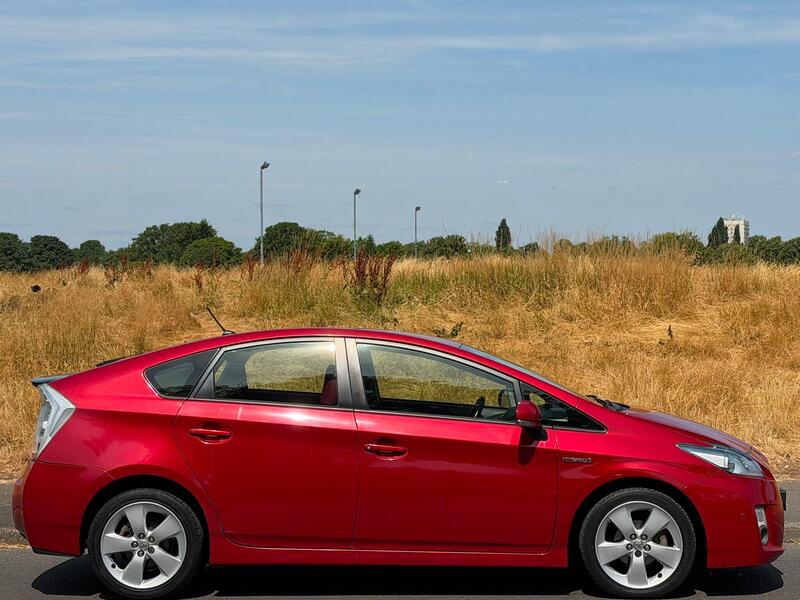 Toyota Prius view 4