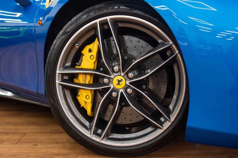 Ferrari 488 view 5