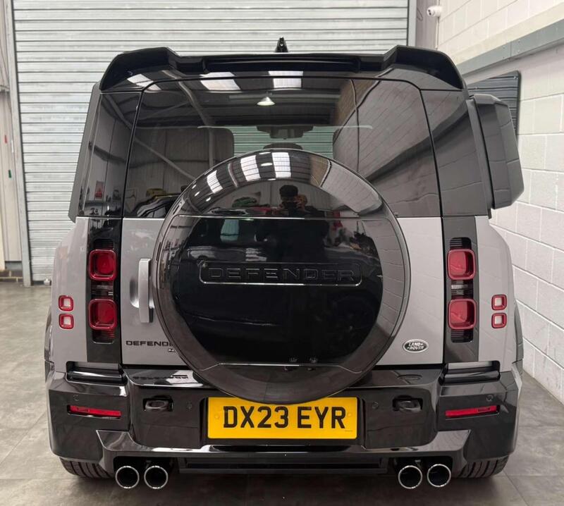 Land Rover Defender 110 view 7