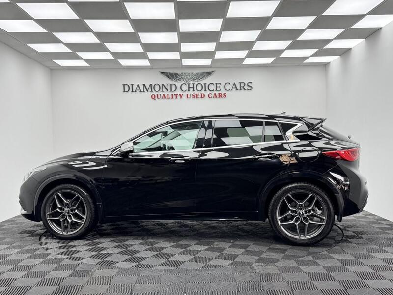 Infiniti Q30 view 7