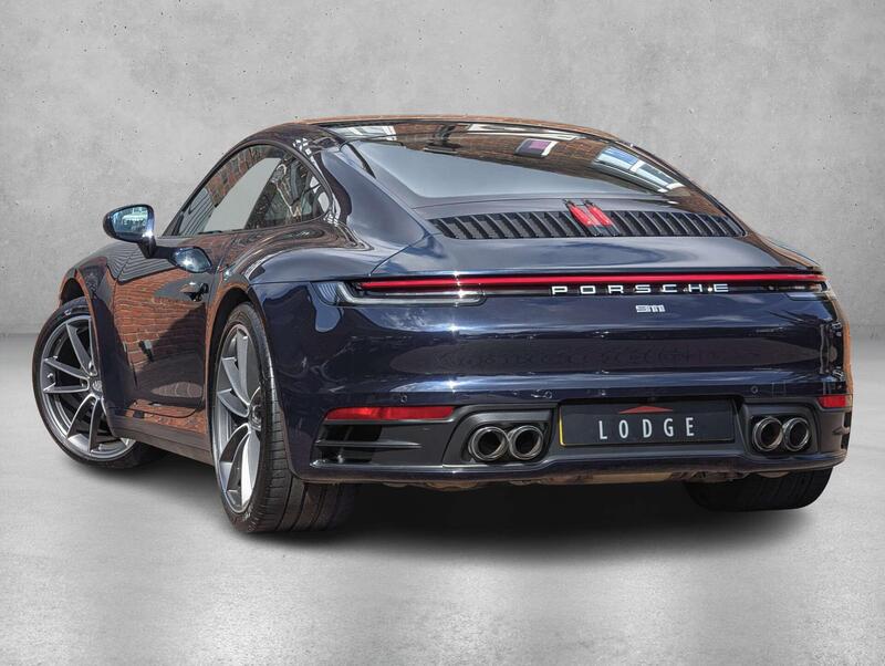 Porsche 911 view 5