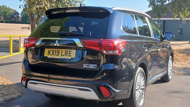Mitsubishi Outlander view 3