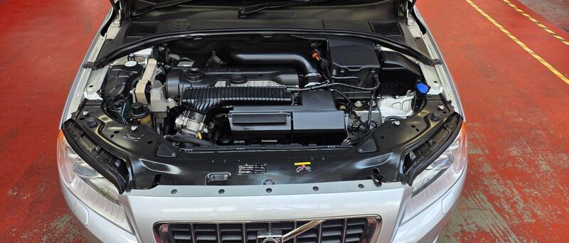 Volvo V70 view 4