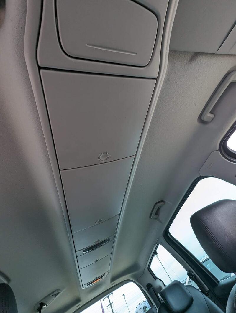 Ford Galaxy view 19