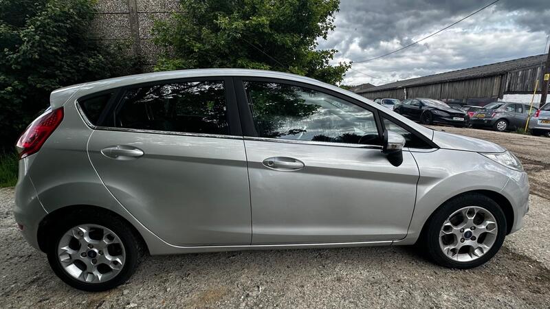 2012 Ford Fiesta — photo 7