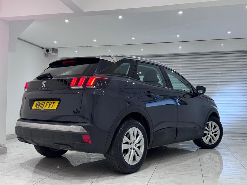 Peugeot 3008 view 5